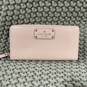 NWOT Kate Spade Wallet Faux Leather Zippered Cream Color